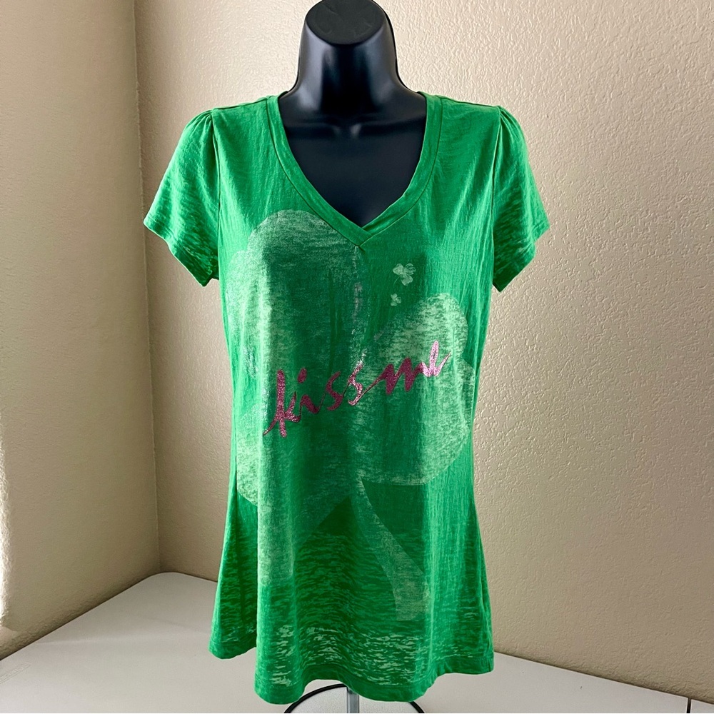 🛍️3/$15🛍️ MAURICES St. Patrick’s Day V-Neck Casual Top M Green